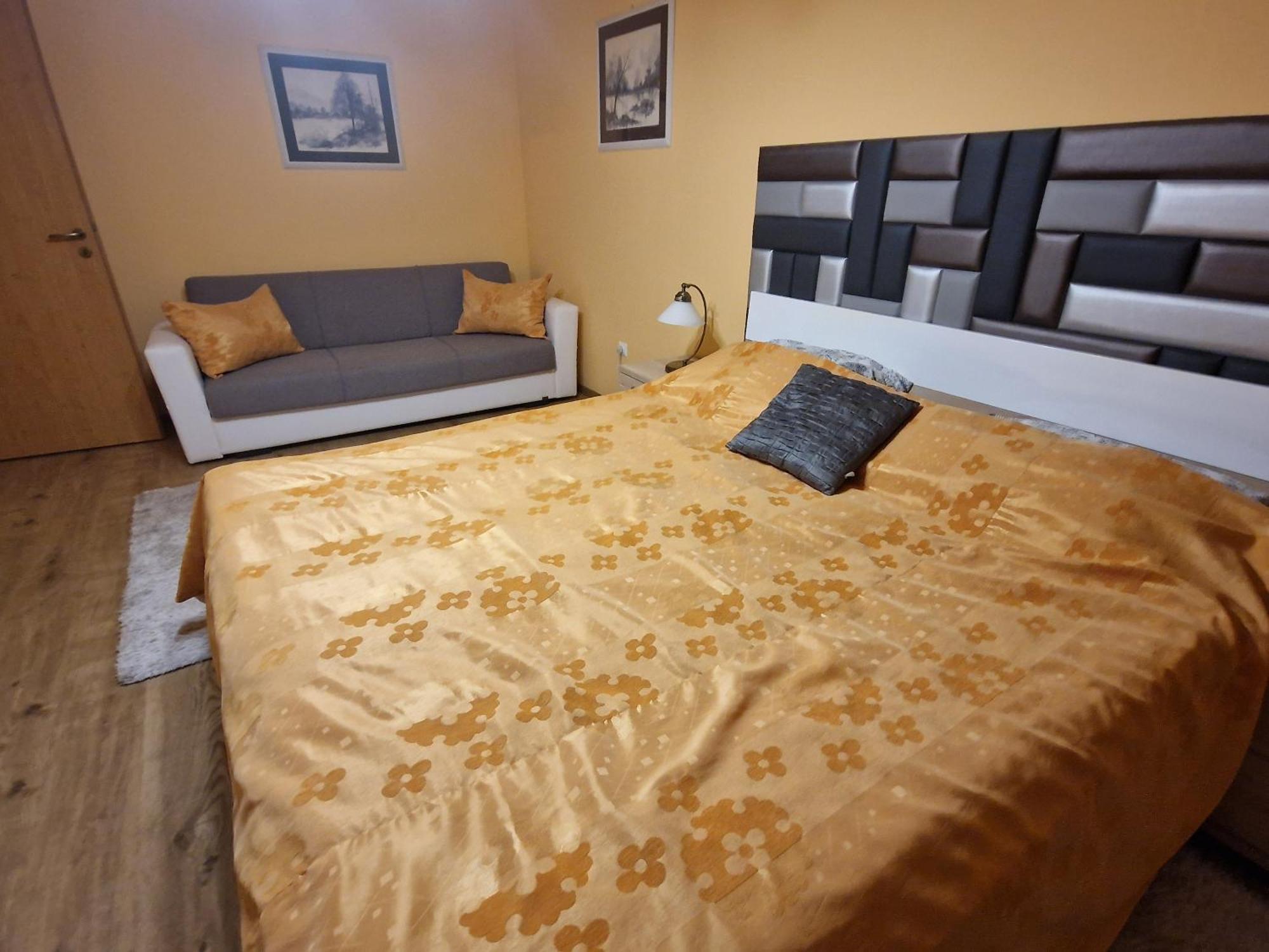 Centrum Business Apartman Szekszard Apartment ภายนอก รูปภาพ