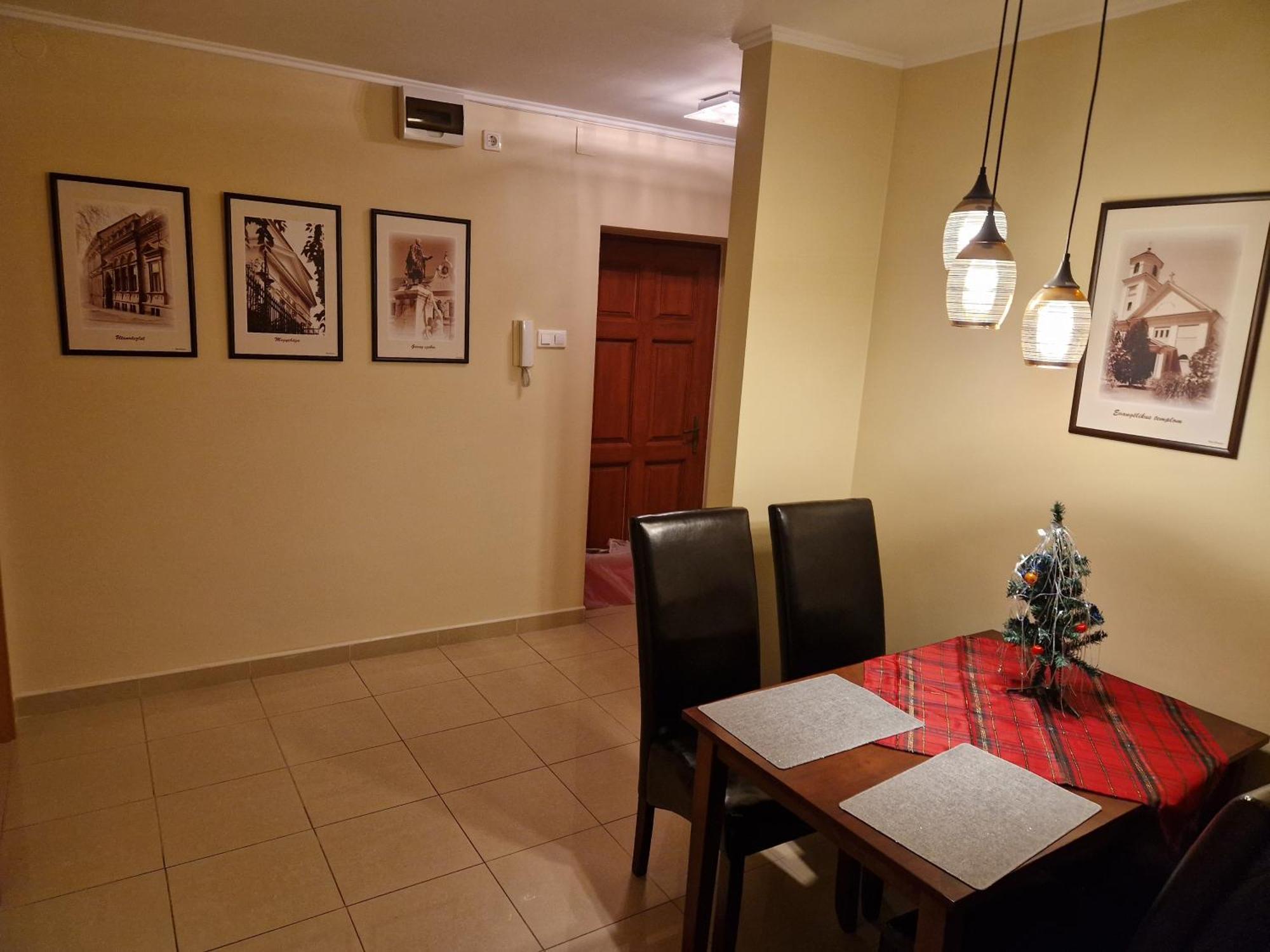 Centrum Business Apartman Szekszard Apartment ภายนอก รูปภาพ